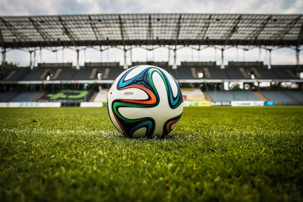 Regalos para amantes del fútbol: ideas sencillas y económicas para sorprender a cualquier fan del deporte rey jarmoluk soccer 488700